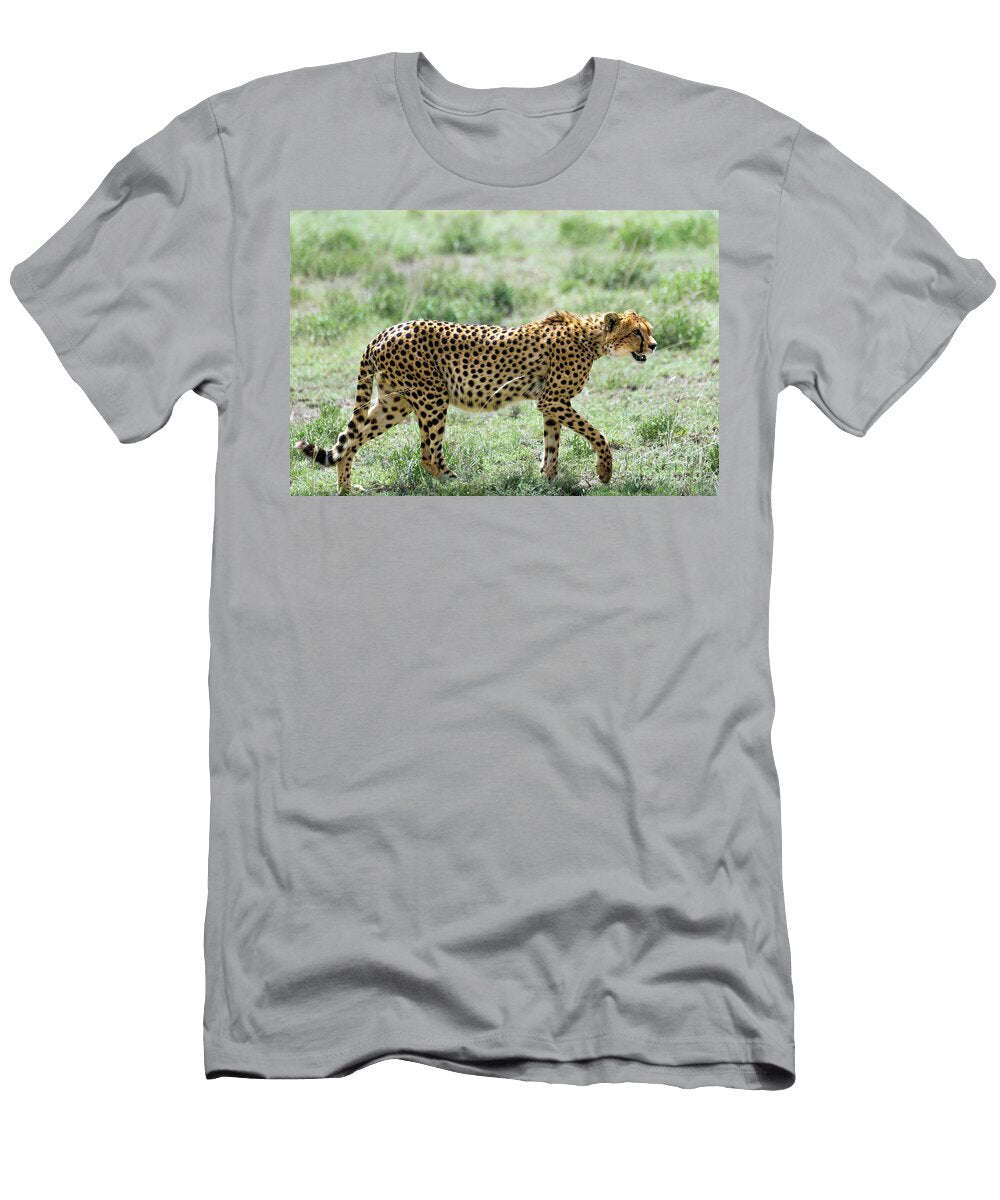 Cheetah in Serengeti Np Ricardmn Photography T-Shirt