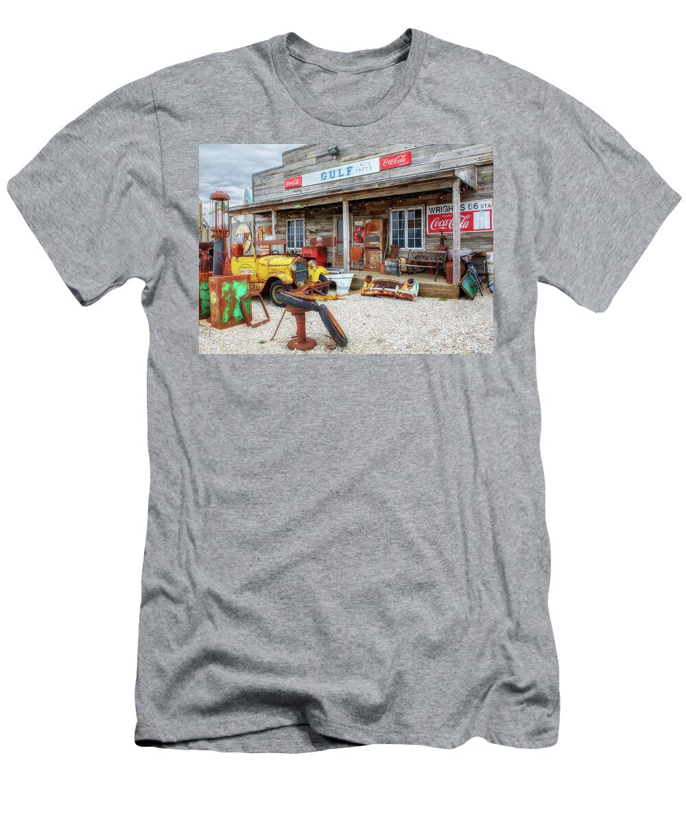 Motorheads Ghost Gas Station Route 66 Springfield Il Susan Rissi Tregoning T-Shirt